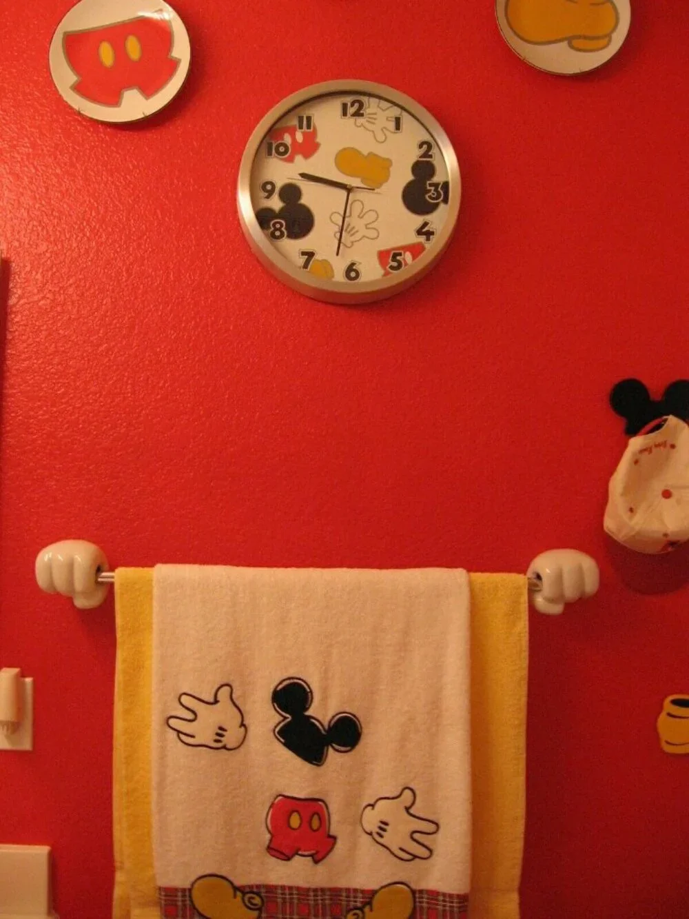 Disneyland Mickey Mouse Bathroom Towel Scattered Parts Bath Sheet Hand Disney